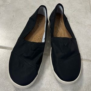 Toms Black Woman’s Slip On Sneakers Size 9 NEVER WORN